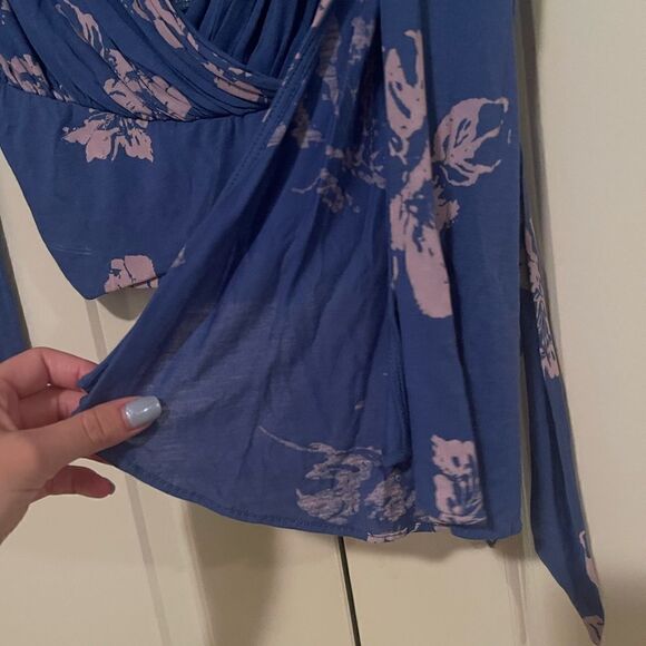 NWOT Free People Women’s Fiona Cobalt Blue Floral Print Bell Sleeve Top - Picture 7 of 11